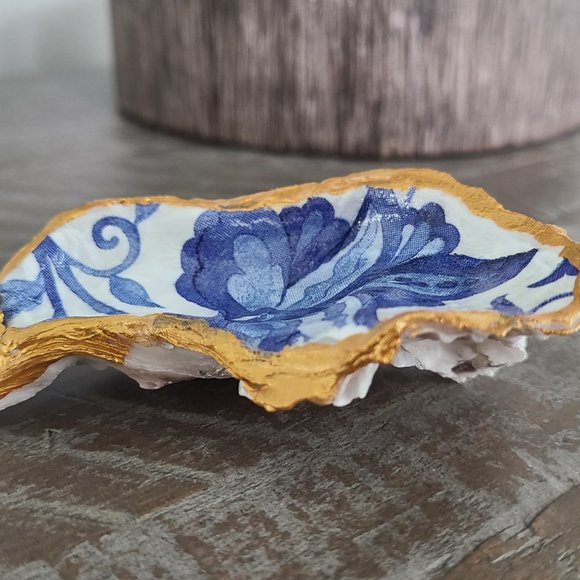Blue and White Print With Gold Trim Oyster Shell Trinket Holder - Picture 5 of 6